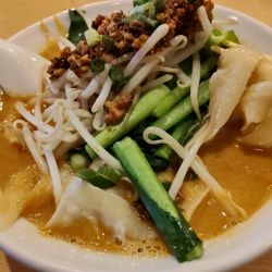 担々麺(刀削麺)(900)