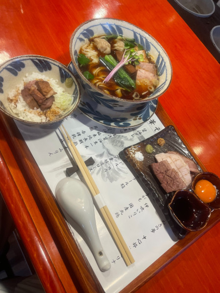 「特製中華そば（醤油）＋鴨丼ハーフ」@中華そば 鴨福の写真