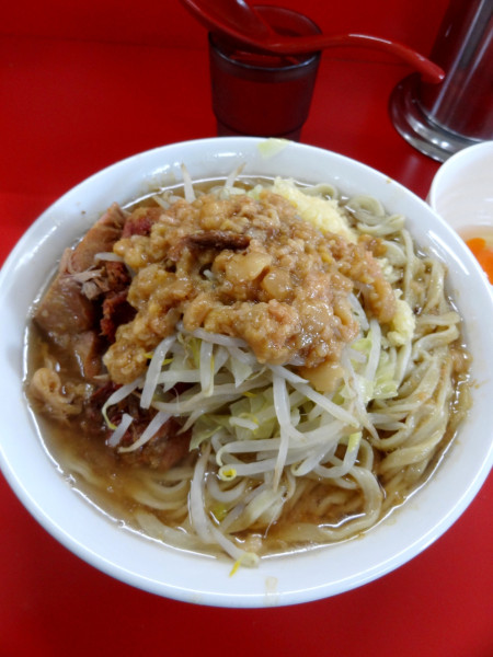 「中1000円野菜少なめニンニクアブラ濃厚卵50円」@ラーメン二郎 柏店の写真