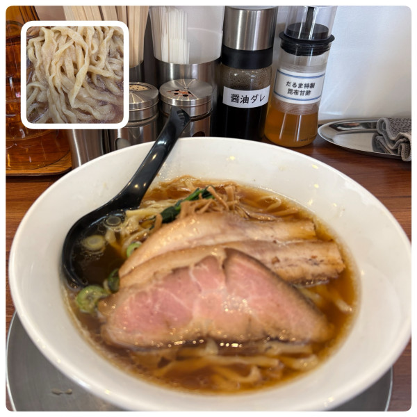 「醤油らーめん（中盛無料）1100円」@純手打ち だるまの写真