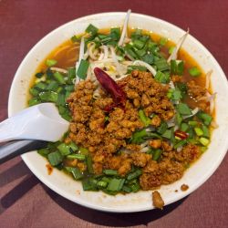 台湾ラーメン　979円