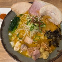 味噌 +チャーシュー +生ニンニク辛シビパウダー