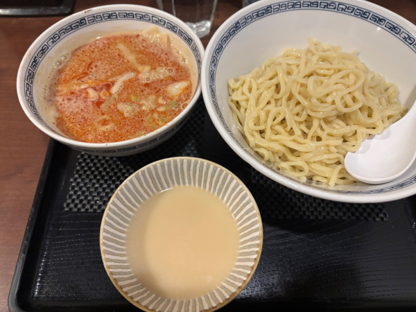 「ワンタン入り辛いつけ麺大盛」@つけめん処 けんみんの写真
