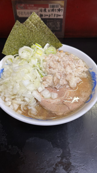 「しょうゆ中華そば(中)+たまねぎ、ネギ」@手打ち中華そば 酒田 河原町店の写真