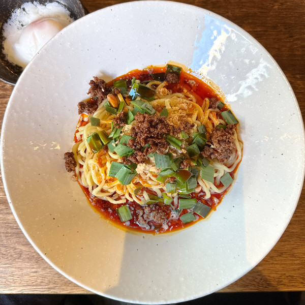 「汁なし担々麺＋温泉玉子」@L’oiseauの写真