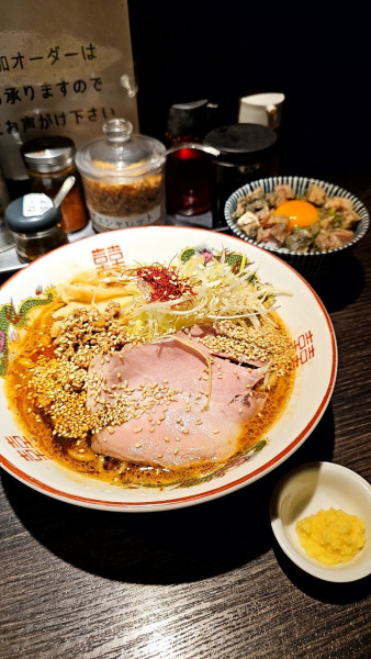 「【期間限定】みそ白湯そば(大盛り)＋にぼにく卵黄ごはん」@中華そば 十目一八食堂の写真