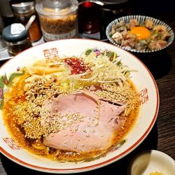 【期間限定】みそ白湯そば(大盛り)＋にぼにく卵黄ごはん