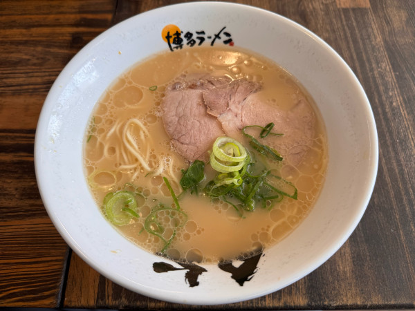 「おいしいラーメン　320円」@博多ラーメン 膳 鳥栖店の写真