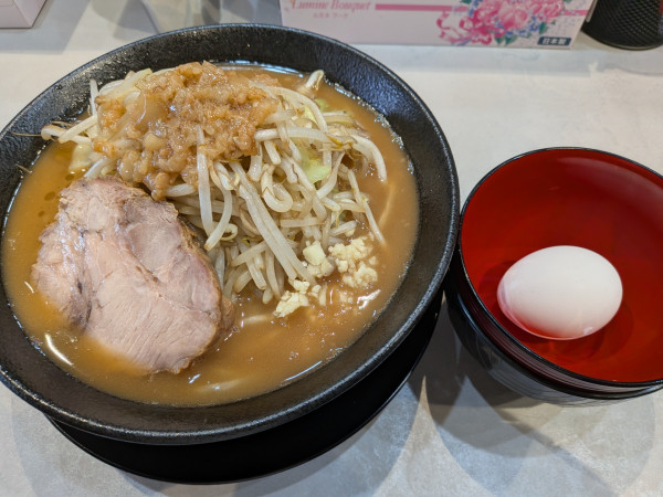 「ラーメン並＋生卵」@CRAZY PORKの写真