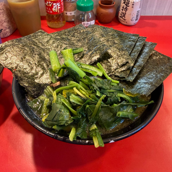 「チャーシュー麺　のり　ほうれん草」@家系総本山 ラーメン吉村家の写真