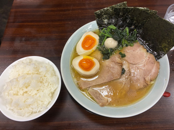 「こってりチャーシュー（のり、味玉）中ライス」@漫天兄弟の写真