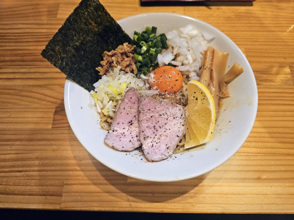 「博多地鶏の醤油混ぜそば」@麺道 六善の写真