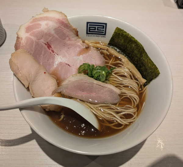「鴨✕鶏✕豚 淡麗醤油らーめん1,250円」@淡麗拉麺 己巳の写真