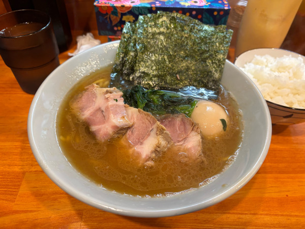 「全部のせしょうゆ1100円 ライス100円✖️2」@横浜家系らーめん 志の写真