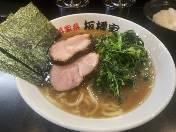 「ラーメン（ほうれん草増し）」@横浜家系らーめん 板橋家の写真