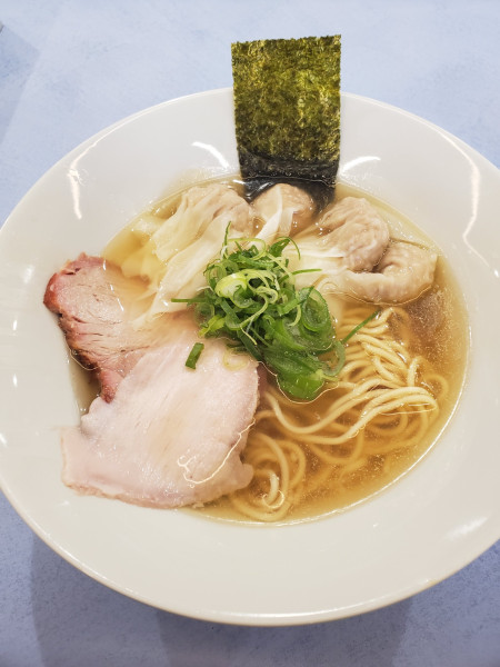 「白　肉わんたん麺」@自家製麺 はし本の写真