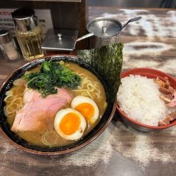 玉子ラーメン　1,130円　ライス　180円