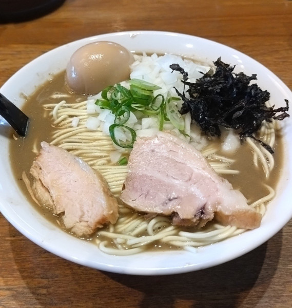 「濃厚煮干しそば（大）（玉葱・味玉TP）」@中村屋総本山の写真