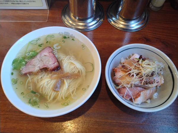 「塩らぁめん」@公園前の写真