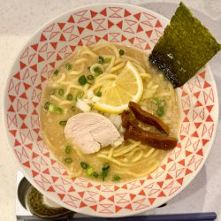 鶏白湯レモンラーメン