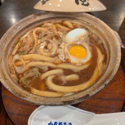 味噌煮込みうどん(1364円)