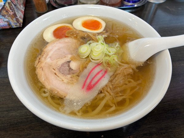 「しょうゆらーめん、味玉(900円)」@佐野らーめん はれときどきぶたの写真