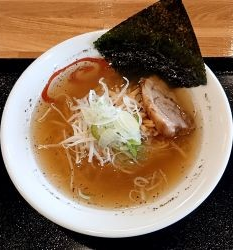 「牛骨ラーメン しょうゆ(極み白)」@牛骨ラーメン たかうな 松江店の写真