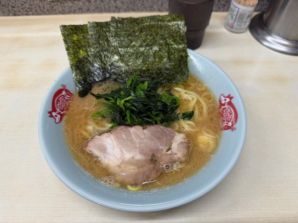 「ラーメン並」@横浜ラーメン 町田家 町田本店の写真
