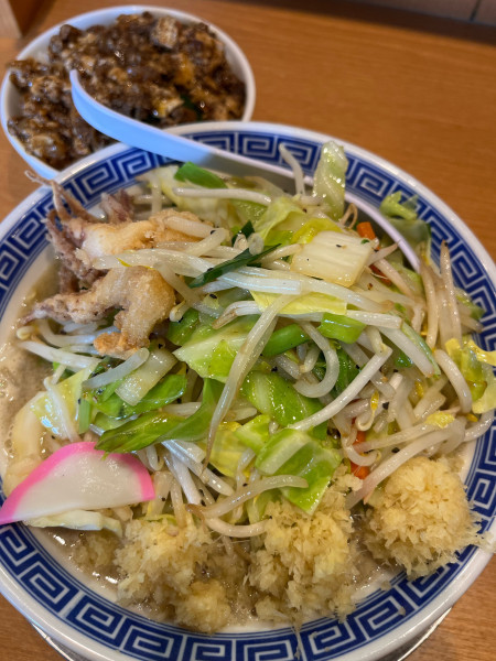 「ゲソ揚げタンメン 生姜トリプル」@タンメン トナリ 稲毛山王店の写真