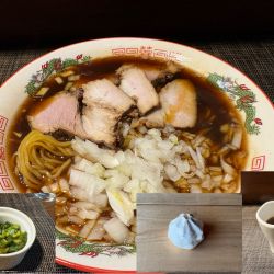 ラーメン800円、玉ねぎ増し100円