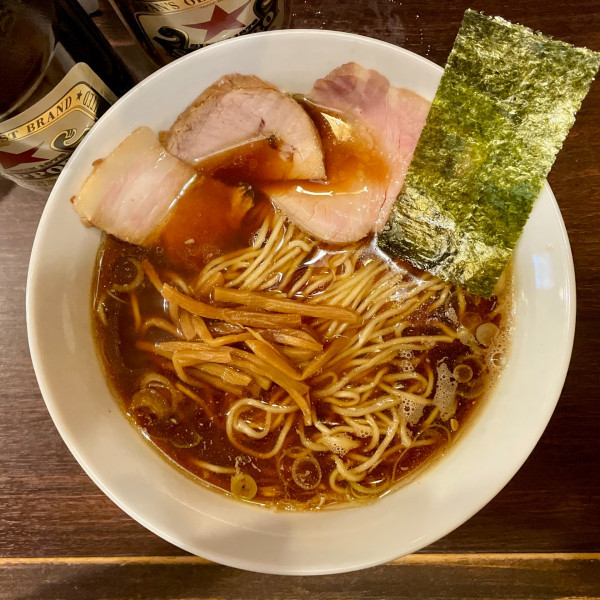 「サッポロ赤星２本＋いいちこロック２杯→ タマリ醤油そば」@中華そば 東京ぐれっちの写真