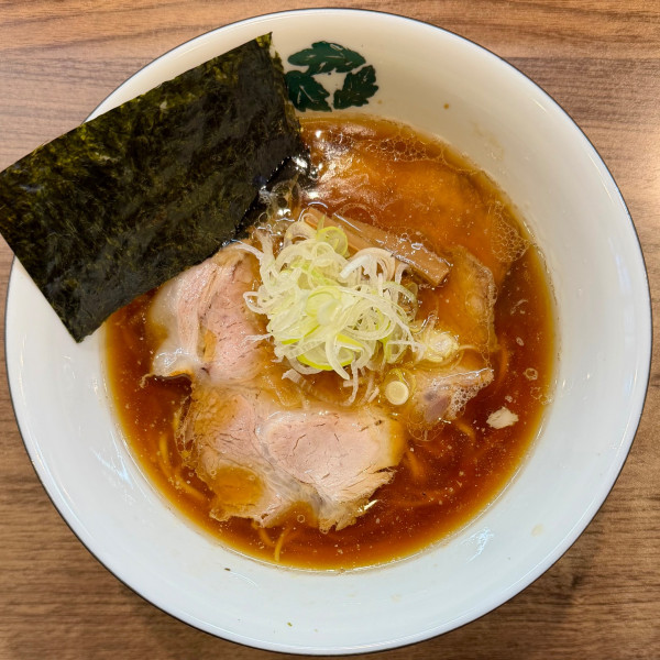 「醤油らぁめん」@らぁめんかじの葉の写真