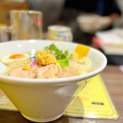 塩生姜らー麺ワンタン入り