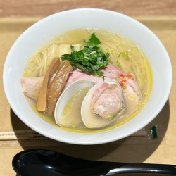 【登里勝】名物　大はまぐり（塩）らぁめん　1380円