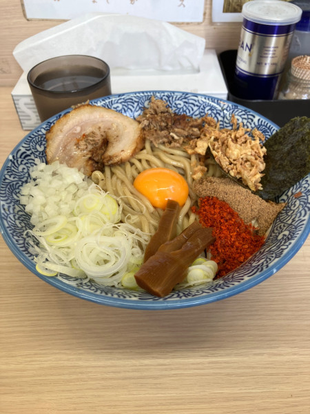 「まぜそば 大盛 1100円」@狼煙 大宮店の写真