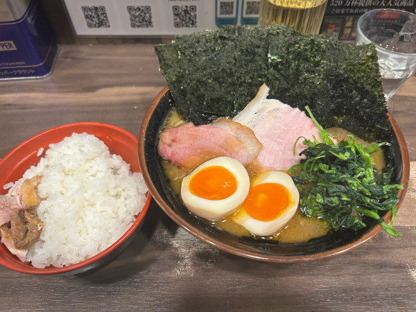 「のり玉ラーメン＋ライス」@神田ラーメン わいず 神田本店の写真