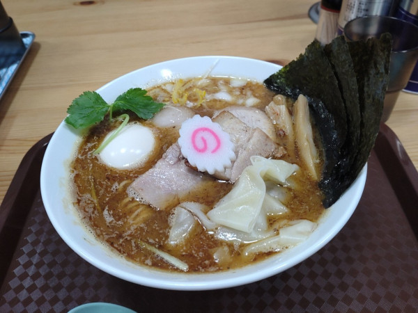 「らーめん中盛＋特製トッピング」@らーめん理庵の写真