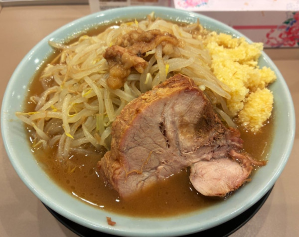 「ラーメン300g ヤサイ普通ニンニクマシ脂少なめ」@俺の生きる道  水戸駅らー麺街道店の写真
