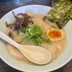 ラーメン＋替玉＋サービスライス＋半熟味玉（半カットサービス券）