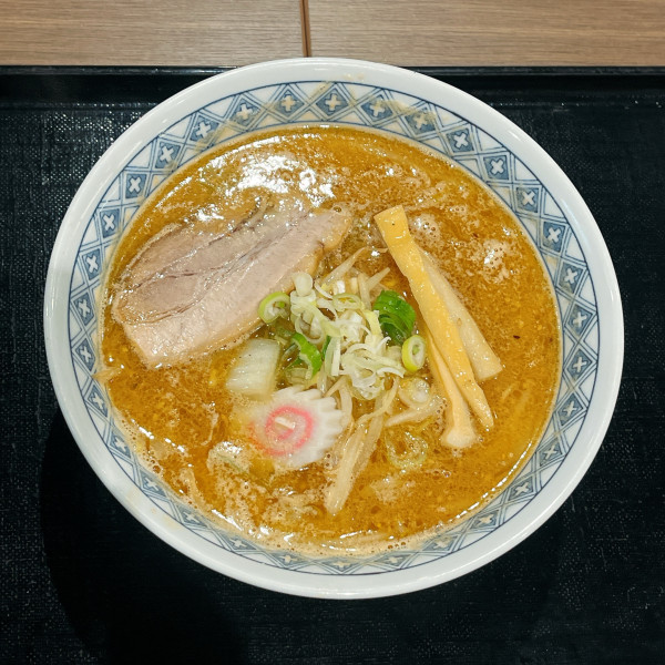「味噌ラーメン」@らーめん えぞふくろう イオンモール旭川駅前店の写真