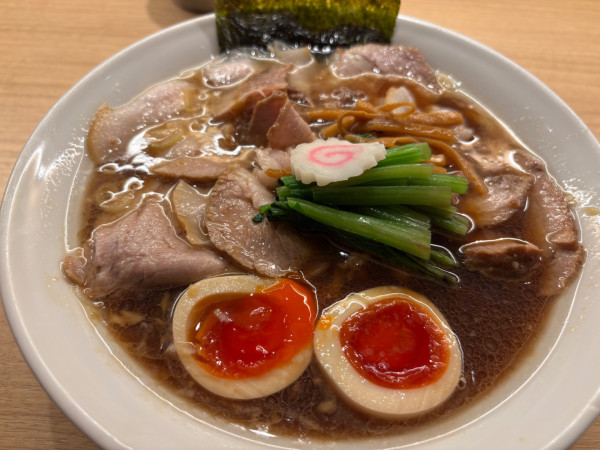 「味玉醤油チャーシューメン」@長岡食堂 東京ラーメン横丁店の写真