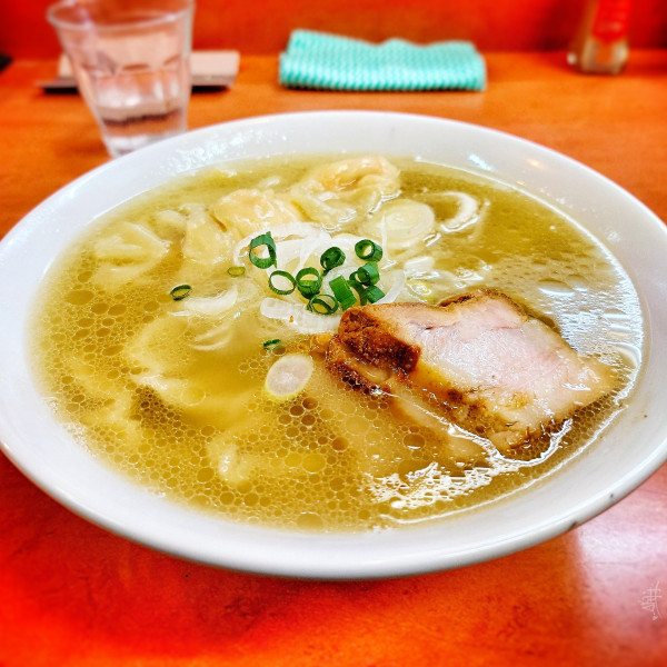 「海老ワンタンメン」@日陰の写真