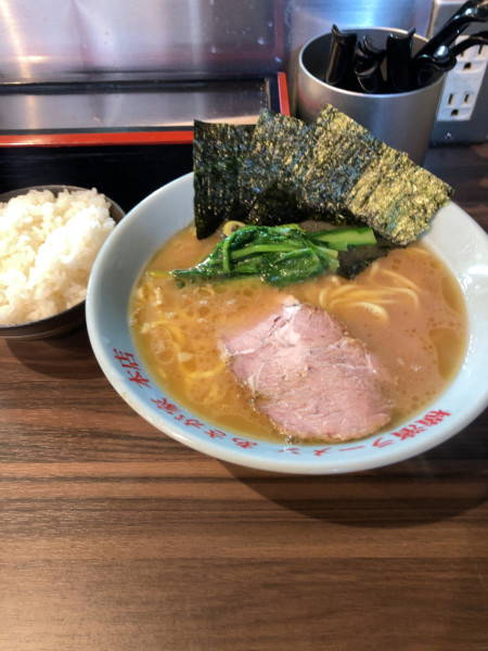 「ラーメン（並）+小ライス　1150円」@横濱ラーメン あさが家 本店の写真