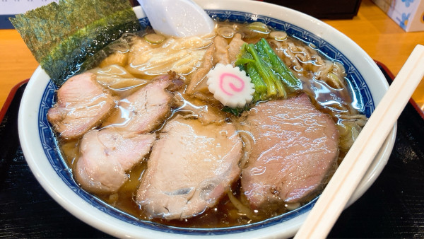 「ワンタン中華そば(990円)」@自家製中華そばつむぎの写真