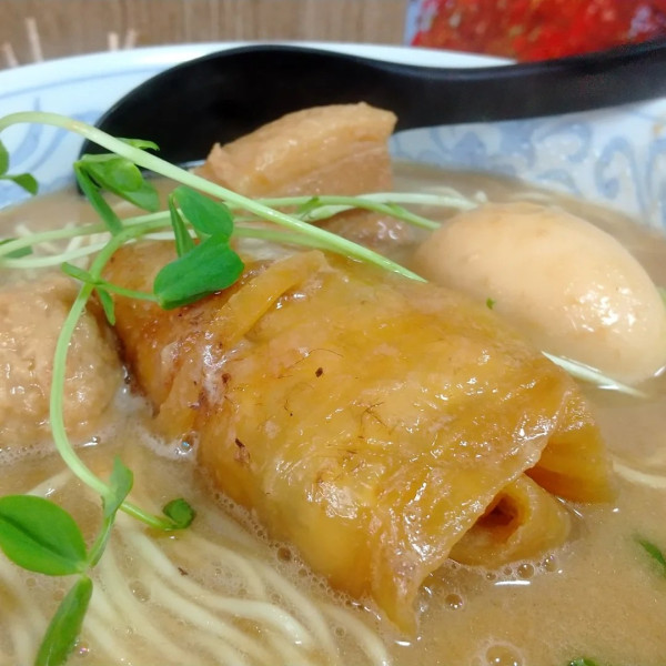 「#お得な３種具材入ラーメン #980円 #ご飯 #150円」@バル喫茶 みーとあっぷの写真
