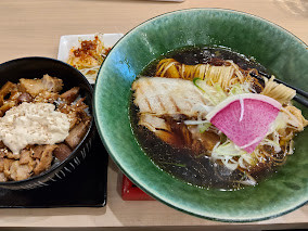 「ラーメン(醤油)(950)＋限定チャーシュー丼(500)」@福朗の写真