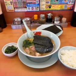 醤油ラーメン　ほうれん草　半ライス