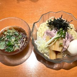 和出汁端麗つけ麺（山葵かき氷割り付き)