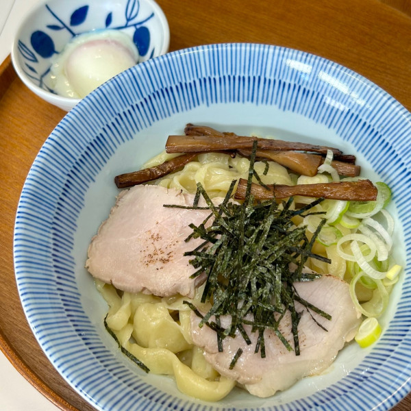 「まぜそば＋追い飯」@麦と手の写真