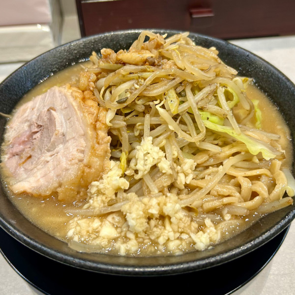「ラーメン並（バラ・にんにく普・炒め野菜マシ・アブラ普・味普）」@CRAZY PORKの写真